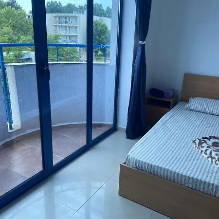Anastasiia Nautilus Club * ساني بيتش